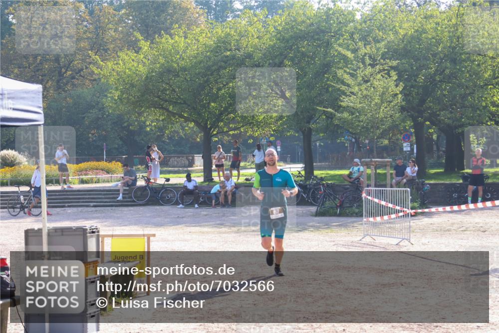 08.09.2024 - Stadtparktriathlon Luisa Fischer http://msf.ph/oto/7032566 08.09.2024 09:52:20 Ziel 67 meine-sportfotos.de