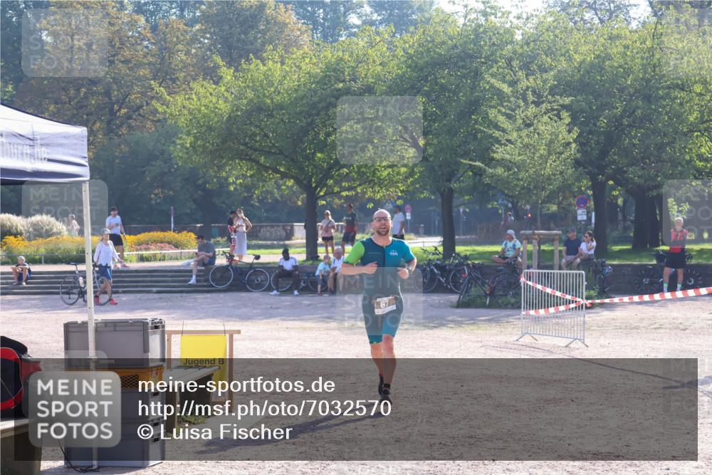 08.09.2024 - Stadtparktriathlon Luisa Fischer http://msf.ph/oto/7032570 08.09.2024 09:52:21 Ziel 67 meine-sportfotos.de