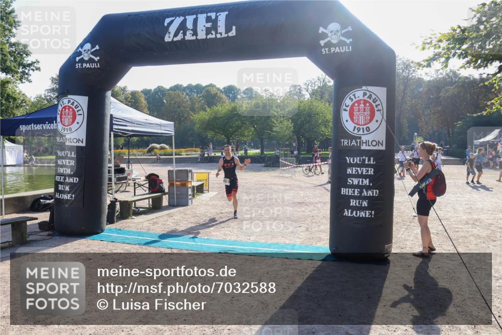 08.09.2024 - Stadtparktriathlon Luisa Fischer http://msf.ph/oto/7032588 08.09.2024 09:52:47 Ziel 110 meine-sportfotos.de