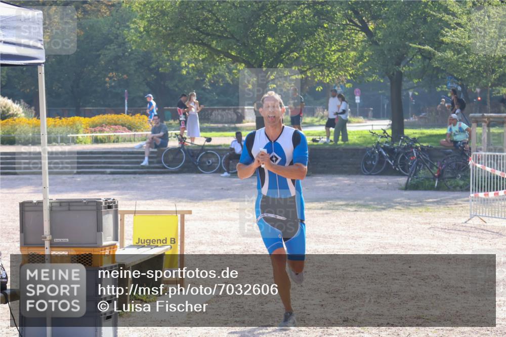 08.09.2024 - Stadtparktriathlon Luisa Fischer http://msf.ph/oto/7032606 08.09.2024 09:52:54 Ziel 91, 102, 110 meine-sportfotos.de