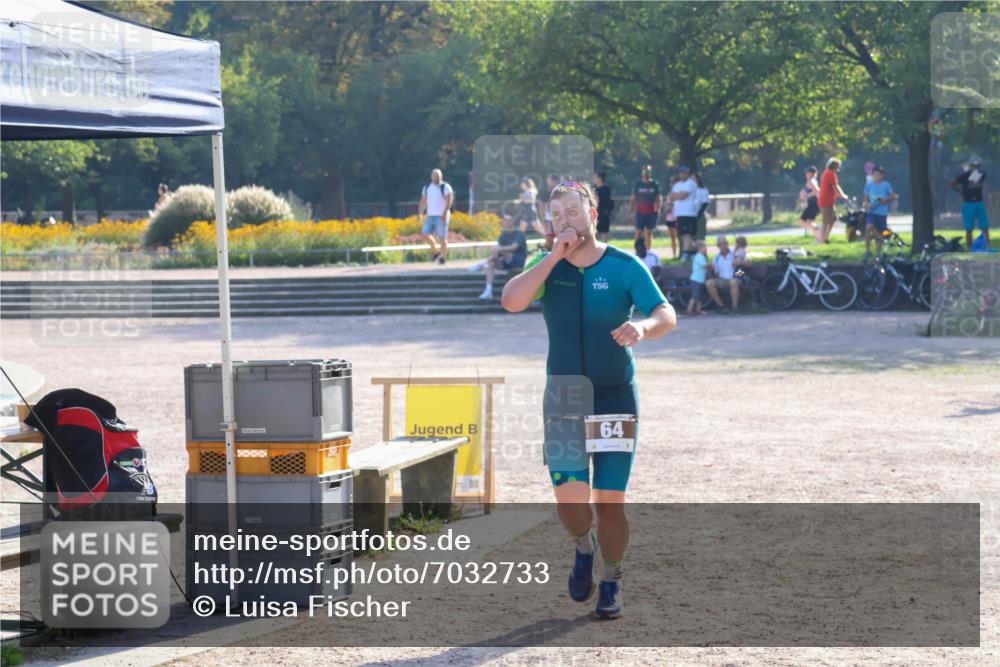 08.09.2024 - Stadtparktriathlon Luisa Fischer http://msf.ph/oto/7032733 08.09.2024 09:54:39 Ziel 64 meine-sportfotos.de