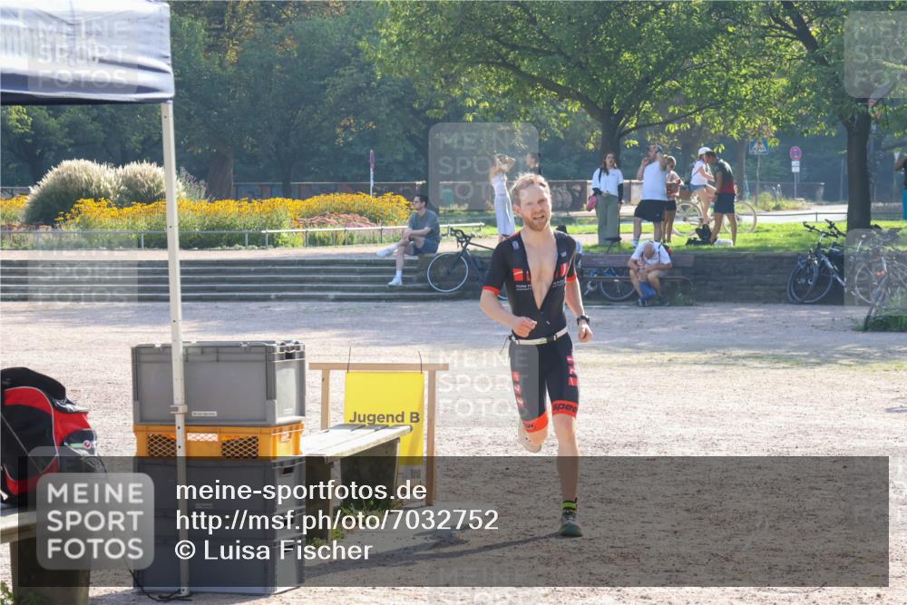 08.09.2024 - Stadtparktriathlon Luisa Fischer http://msf.ph/oto/7032752 08.09.2024 09:55:25 Ziel 107 meine-sportfotos.de