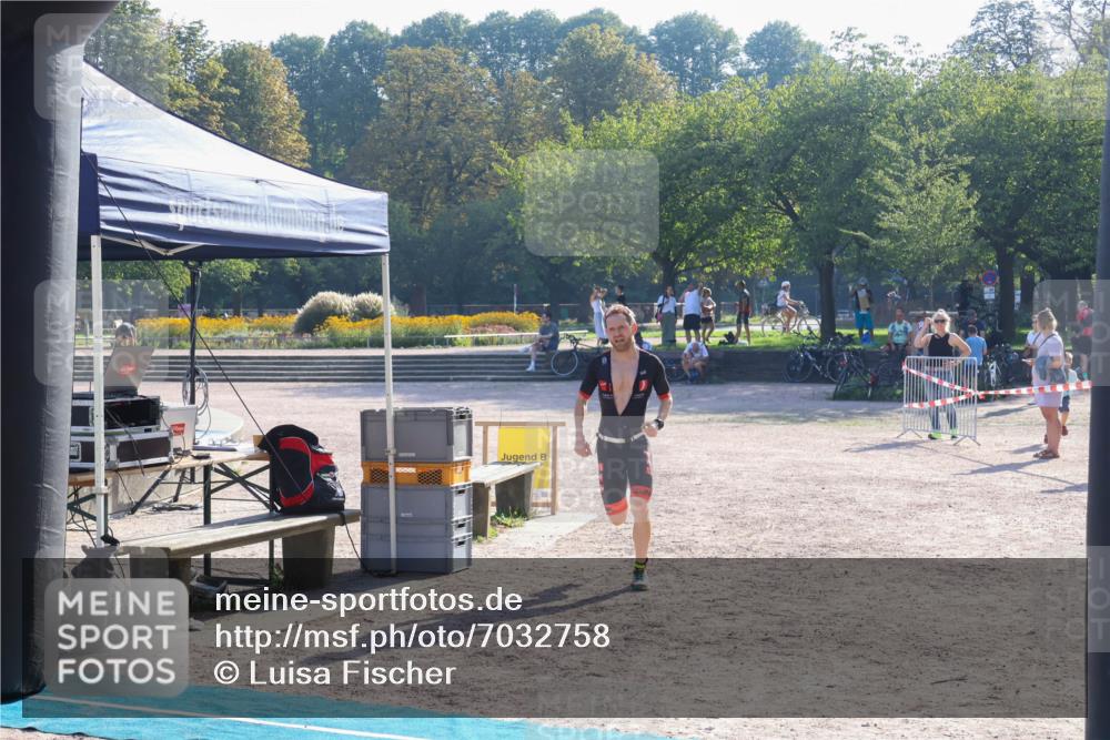 08.09.2024 - Stadtparktriathlon Luisa Fischer http://msf.ph/oto/7032758 08.09.2024 09:55:26 Ziel 107 meine-sportfotos.de
