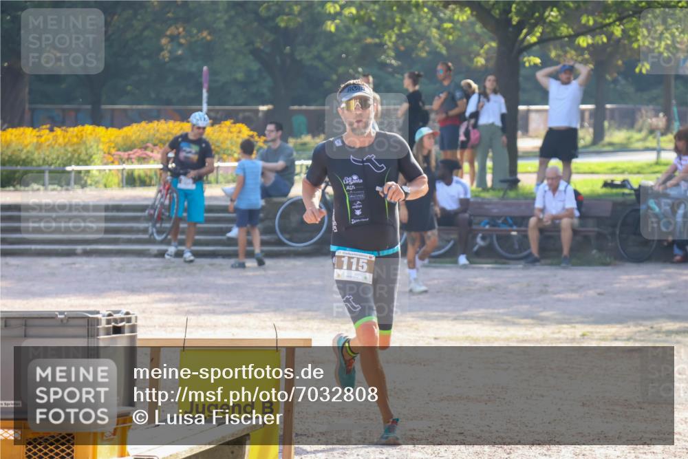 08.09.2024 - Stadtparktriathlon Luisa Fischer http://msf.ph/oto/7032808 08.09.2024 09:56:00 Ziel 115 meine-sportfotos.de