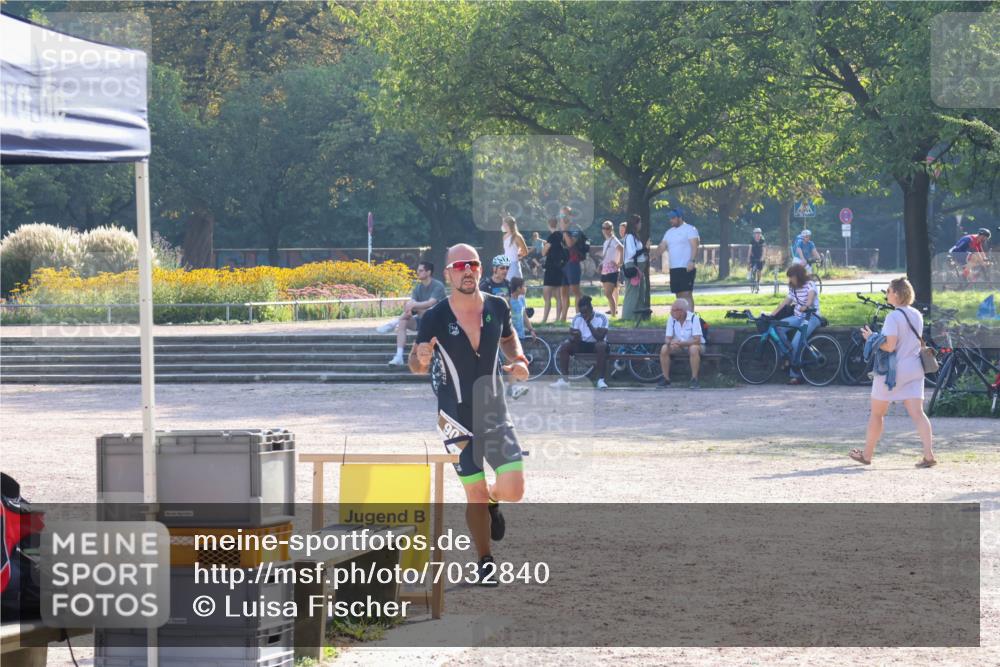 08.09.2024 - Stadtparktriathlon Luisa Fischer http://msf.ph/oto/7032840 08.09.2024 09:56:12 Ziel 90 meine-sportfotos.de