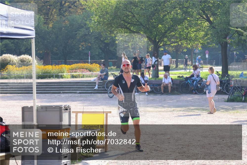 08.09.2024 - Stadtparktriathlon Luisa Fischer http://msf.ph/oto/7032842 08.09.2024 09:56:13 Ziel 90 meine-sportfotos.de