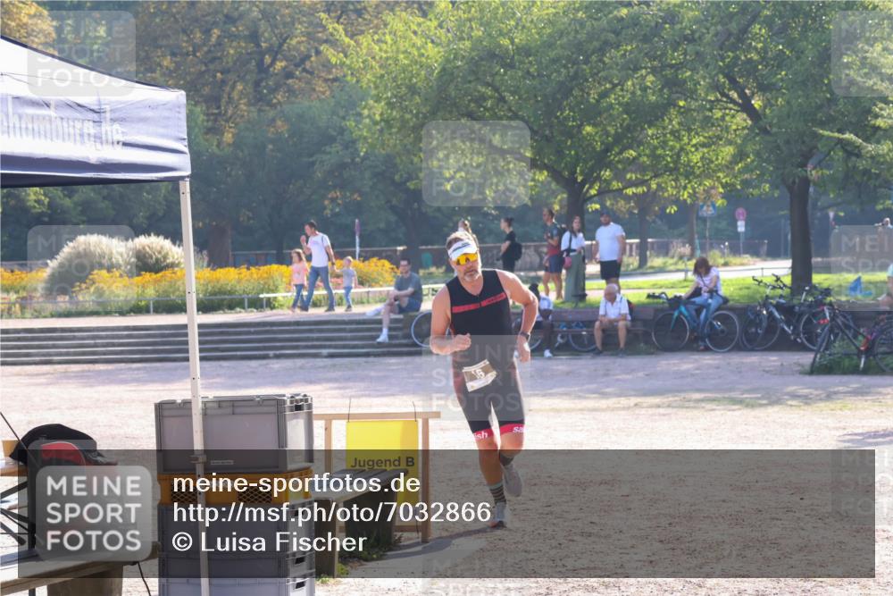 08.09.2024 - Stadtparktriathlon Luisa Fischer http://msf.ph/oto/7032866 08.09.2024 09:56:29 Ziel 16 meine-sportfotos.de