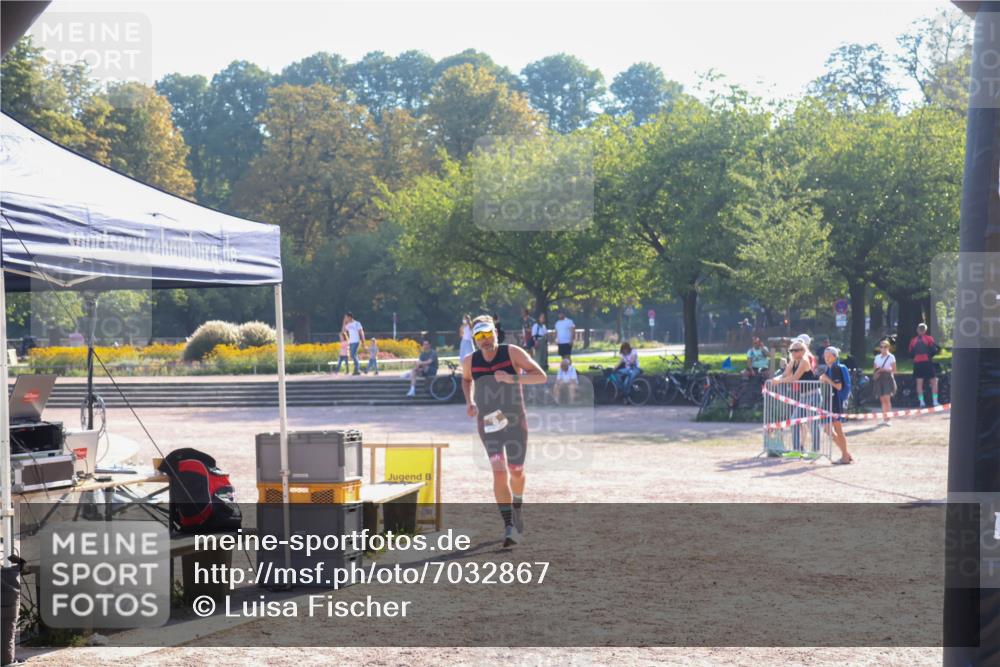 08.09.2024 - Stadtparktriathlon Luisa Fischer http://msf.ph/oto/7032867 08.09.2024 09:56:30 Ziel 16 meine-sportfotos.de