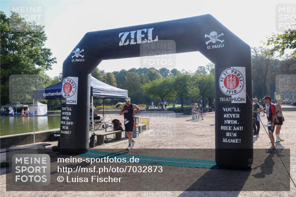 08.09.2024 - Stadtparktriathlon Luisa Fischer http://msf.ph/oto/7032873 08.09.2024 09:56:32 Ziel 16 meine-sportfotos.de