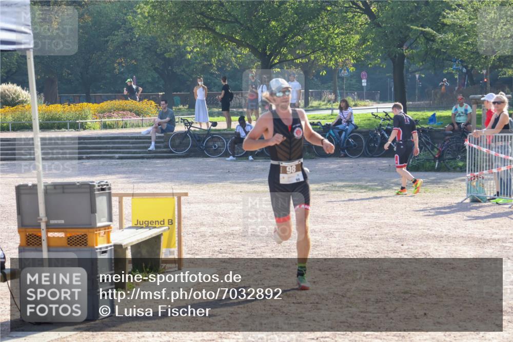 08.09.2024 - Stadtparktriathlon Luisa Fischer http://msf.ph/oto/7032892 08.09.2024 09:56:41 Ziel 98 meine-sportfotos.de