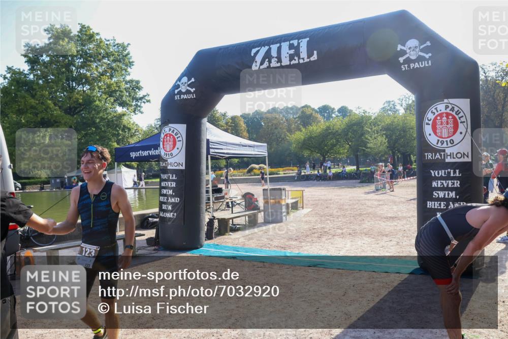 08.09.2024 - Stadtparktriathlon Luisa Fischer http://msf.ph/oto/7032920 08.09.2024 09:56:51 Ziel 123 meine-sportfotos.de