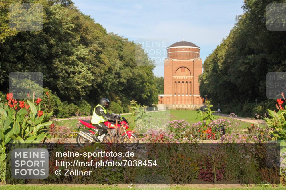 08.09.2024 - Stadtparktriathlon Zöllner http://msf.ph/oto/7038454 08.09.2024 09:06:09 Radfahren 3 meine-sportfotos.de
