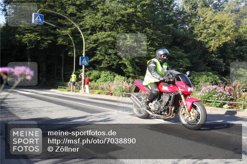 08.09.2024 - Stadtparktriathlon Zöllner http://msf.ph/oto/7038890 08.09.2024 09:06:09 Radfahren 3 meine-sportfotos.de