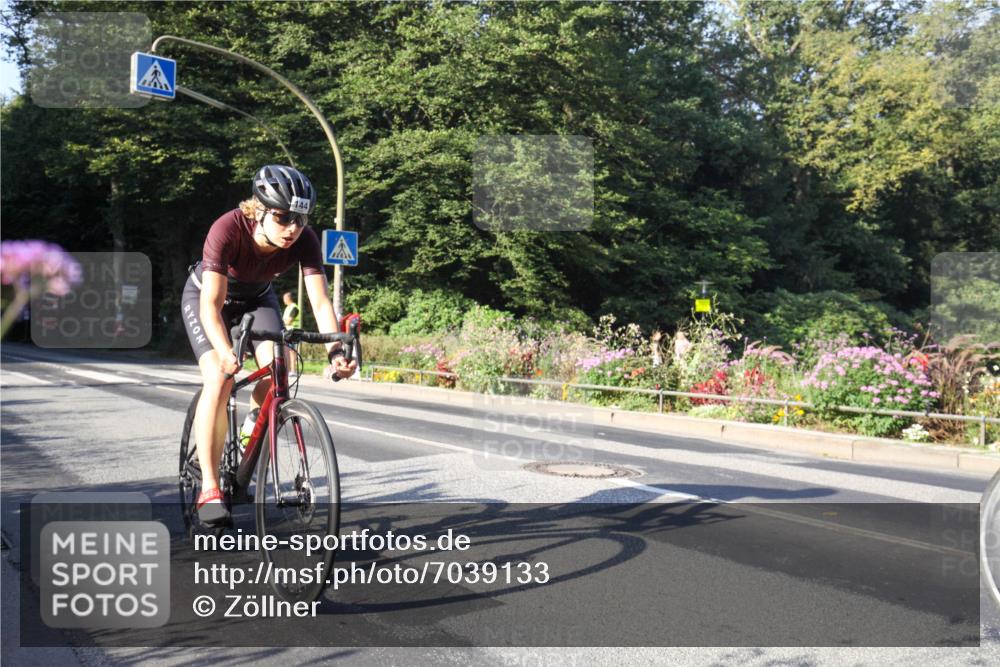 08.09.2024 - Stadtparktriathlon Zöllner http://msf.ph/oto/7039133 08.09.2024 09:11:50 Radfahren 11, 45, 124, 138, 140, 144 meine-sportfotos.de