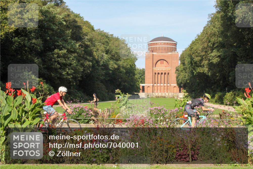 08.09.2024 - Stadtparktriathlon Zöllner http://msf.ph/oto/7040001 08.09.2024 09:52:42 Radfahren 220, 262 meine-sportfotos.de