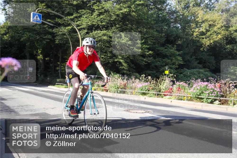 08.09.2024 - Stadtparktriathlon Zöllner http://msf.ph/oto/7040152 08.09.2024 09:49:03 Radfahren 201 meine-sportfotos.de