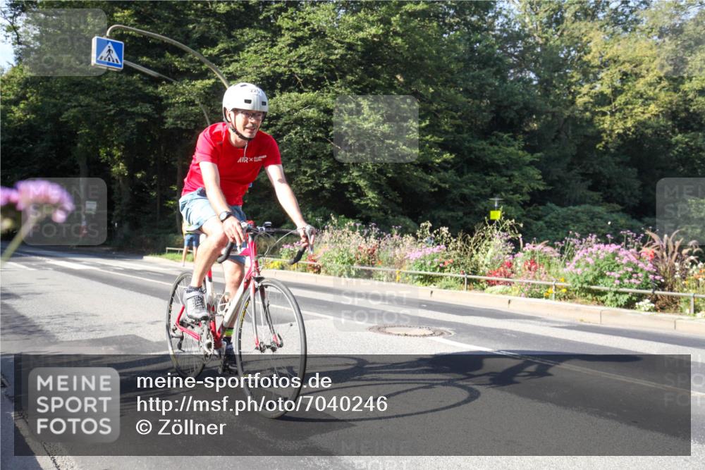 08.09.2024 - Stadtparktriathlon Zöllner http://msf.ph/oto/7040246 08.09.2024 09:52:42 Radfahren 220, 262 meine-sportfotos.de