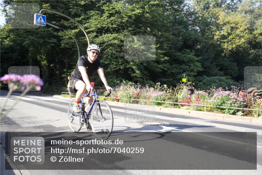 08.09.2024 - Stadtparktriathlon Zöllner http://msf.ph/oto/7040259 08.09.2024 09:53:14 Radfahren 245, 255 meine-sportfotos.de