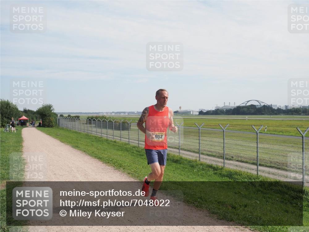 08.09.2024 - Airport Race Miley Keyser http://msf.ph/oto/7048022 08.09.2024 11:58:42 Laufen 952 meine-sportfotos.de