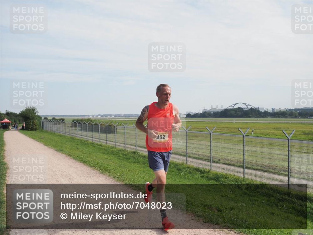 08.09.2024 - Airport Race Miley Keyser http://msf.ph/oto/7048023 08.09.2024 11:58:43 Laufen 952 meine-sportfotos.de