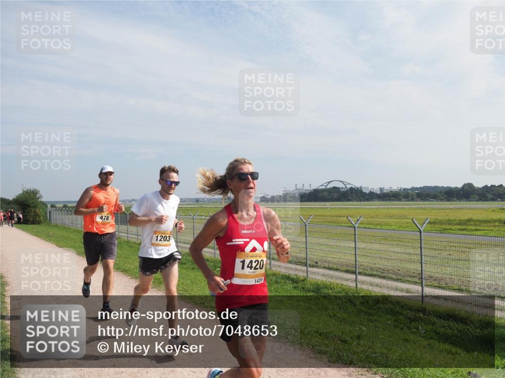 08.09.2024 - Airport Race Miley Keyser http://msf.ph/oto/7048653 08.09.2024 12:07:36 Laufen 478, 1203, 1420, 1420 meine-sportfotos.de