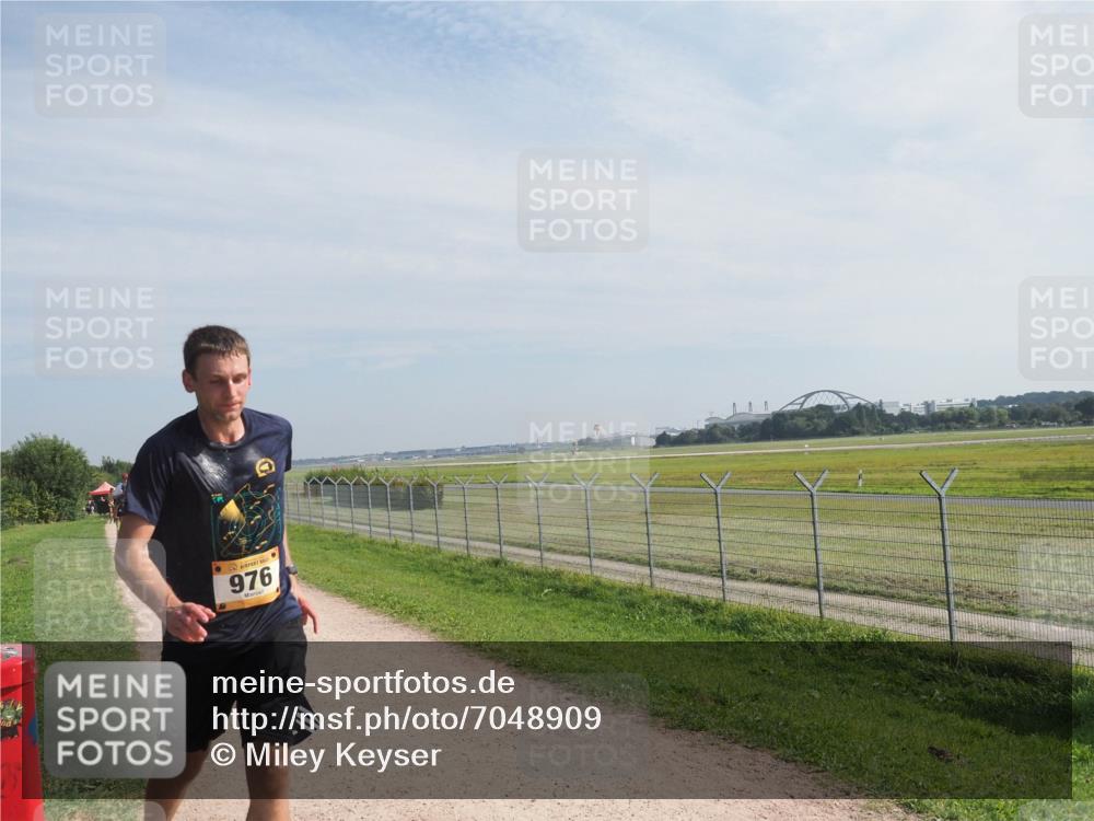 08.09.2024 - Airport Race Miley Keyser http://msf.ph/oto/7048909 08.09.2024 12:09:59 Laufen 976 meine-sportfotos.de