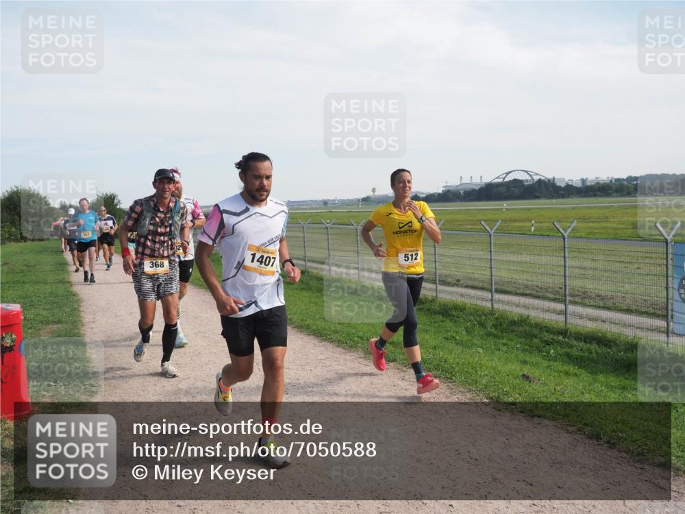 08.09.2024 - Airport Race Miley Keyser http://msf.ph/oto/7050588 08.09.2024 12:20:47 Laufen 301, 368, 1407, 512 meine-sportfotos.de