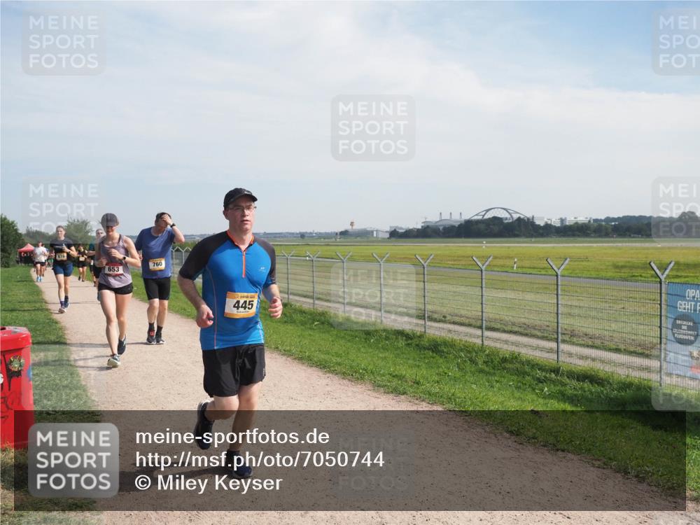 08.09.2024 - Airport Race Miley Keyser http://msf.ph/oto/7050744 08.09.2024 12:21:45 Laufen 878, 653, 760, 445 meine-sportfotos.de
