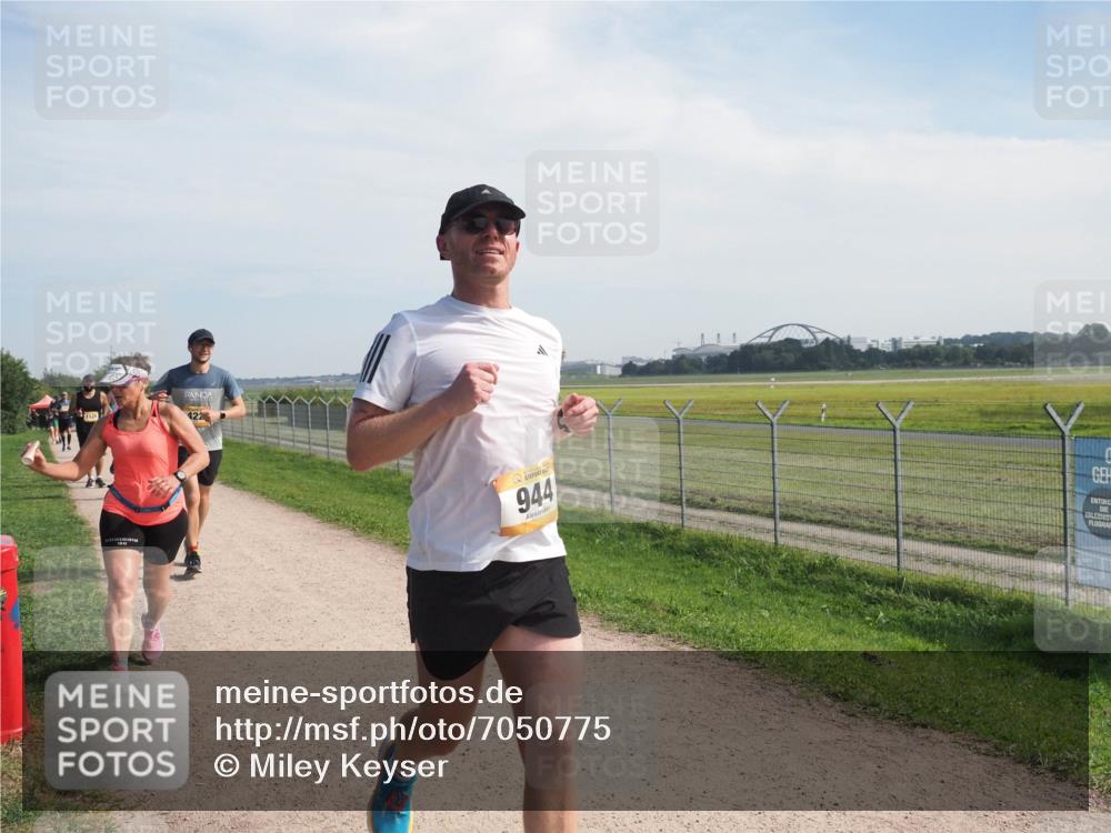 08.09.2024 - Airport Race Miley Keyser http://msf.ph/oto/7050775 08.09.2024 12:21:56 Laufen 422, 944 meine-sportfotos.de