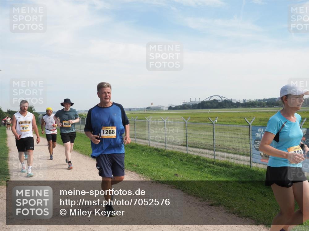 08.09.2024 - Airport Race Miley Keyser http://msf.ph/oto/7052576 08.09.2024 12:33:26 Laufen 812, 133, 1532, 1266, 20 meine-sportfotos.de