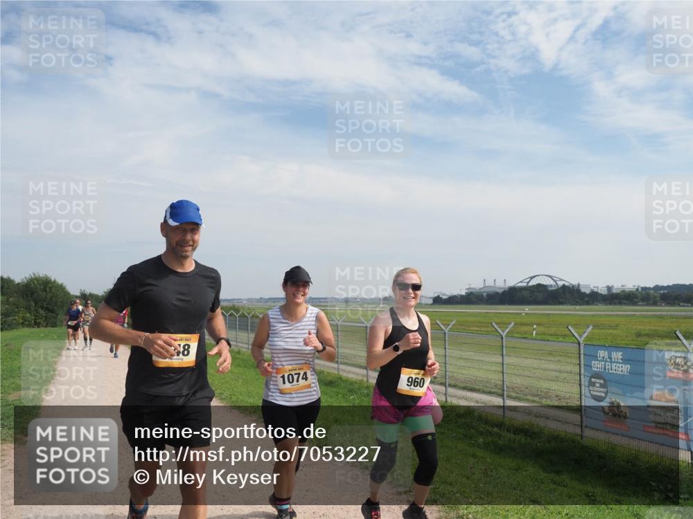 08.09.2024 - Airport Race Miley Keyser http://msf.ph/oto/7053227 08.09.2024 12:38:04 Laufen 8, 1074, 960 meine-sportfotos.de
