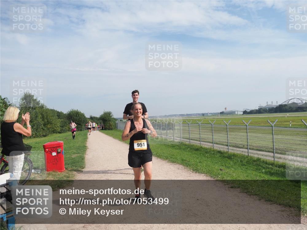 08.09.2024 - Airport Race Miley Keyser http://msf.ph/oto/7053499 08.09.2024 12:39:56 Laufen 951 meine-sportfotos.de