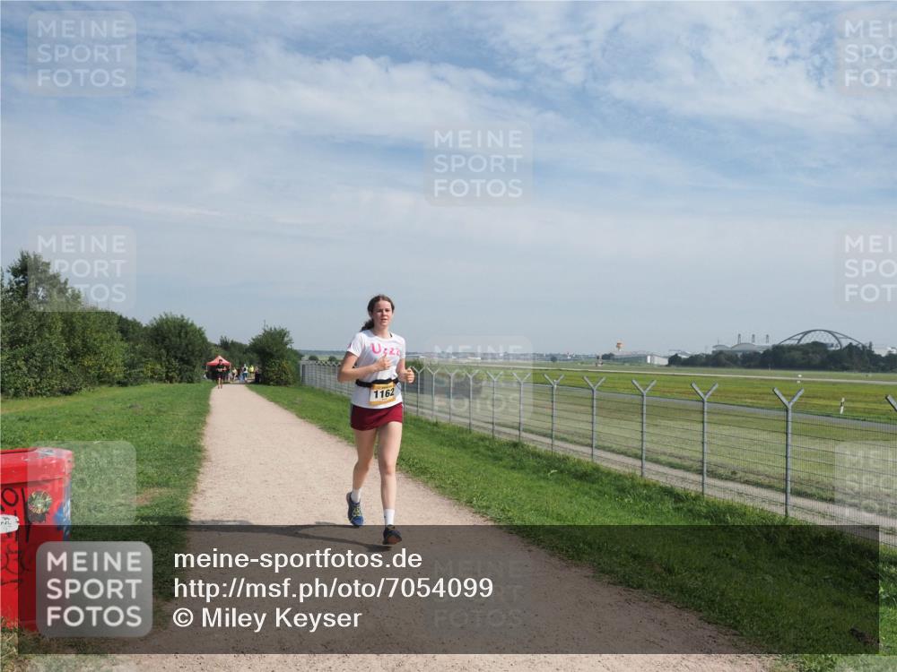 08.09.2024 - Airport Race Miley Keyser http://msf.ph/oto/7054099 08.09.2024 12:45:39 Laufen 422, 1162 meine-sportfotos.de