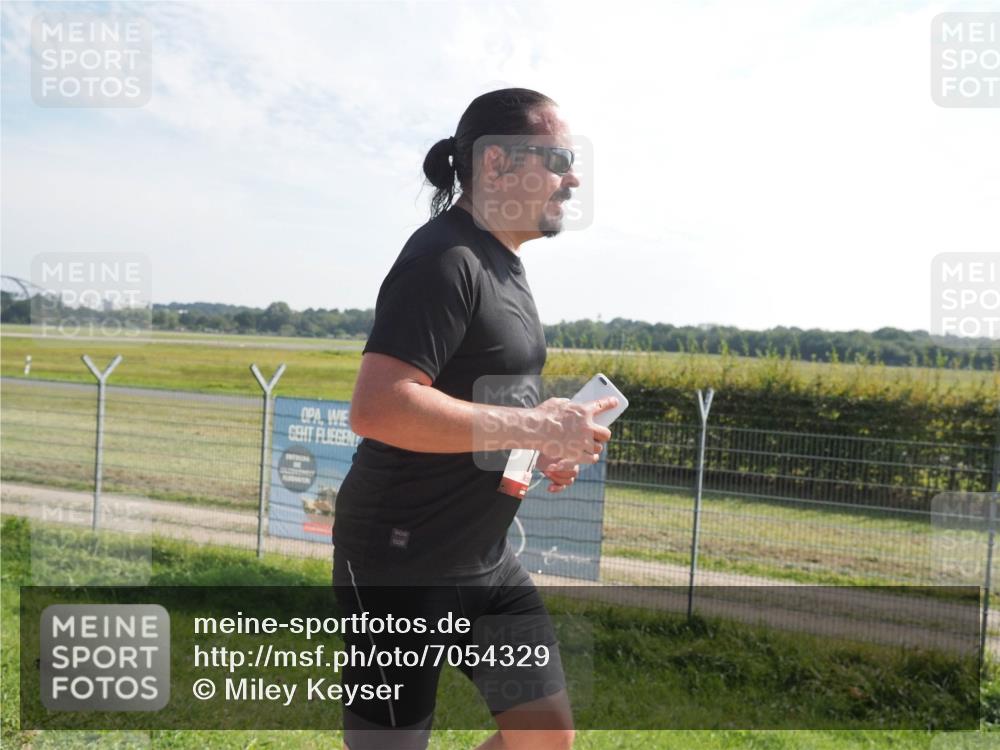 08.09.2024 - Airport Race Miley Keyser http://msf.ph/oto/7054329 08.09.2024 12:49:48 Laufen 900 meine-sportfotos.de