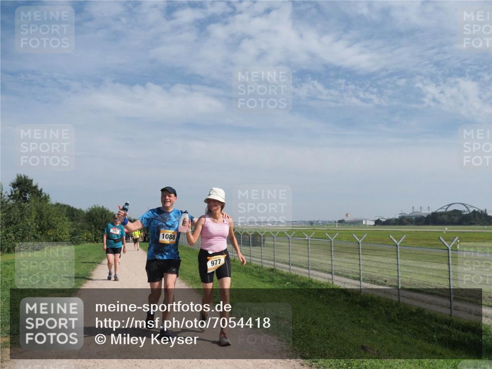 08.09.2024 - Airport Race Miley Keyser http://msf.ph/oto/7054418 08.09.2024 12:51:19 Laufen 102, 1088, 977 meine-sportfotos.de