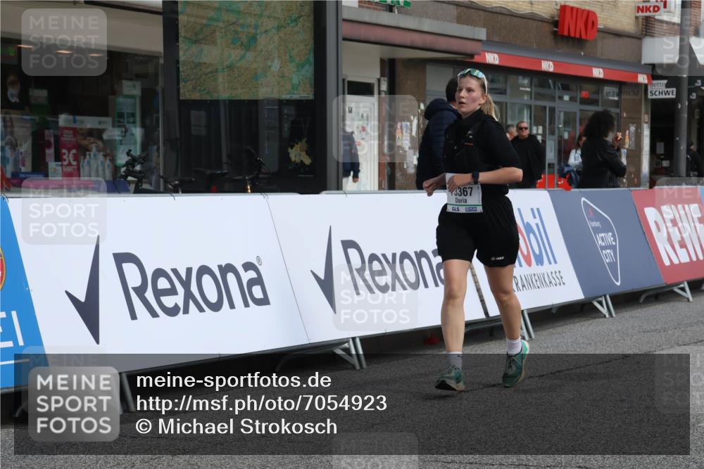 15.09.2024 - PSD Bank Halbmarathon Michael Strokosch http://msf.ph/oto/7054923 15.09.2024 12:39:05 Ziel 2523, 2954, 3367 meine-sportfotos.de