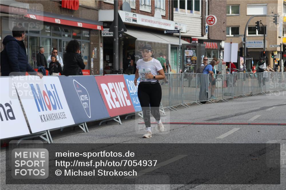 15.09.2024 - PSD Bank Halbmarathon Michael Strokosch http://msf.ph/oto/7054937 15.09.2024 12:39:08 Ziel 2523, 2954, 3367 meine-sportfotos.de