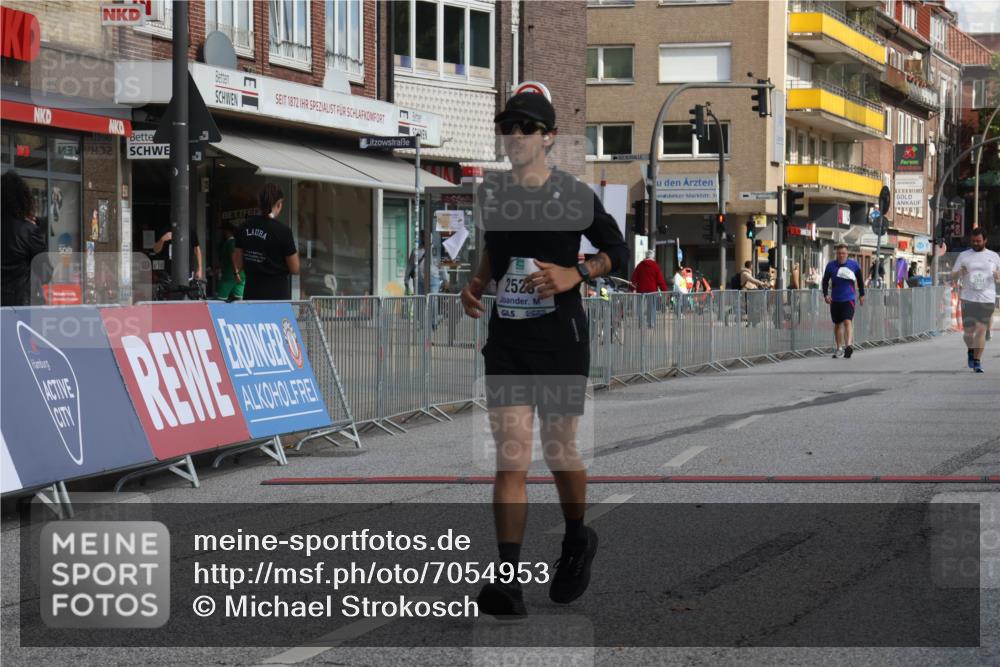 15.09.2024 - PSD Bank Halbmarathon Michael Strokosch http://msf.ph/oto/7054953 15.09.2024 12:39:12 Ziel 2523, 2954, 3367 meine-sportfotos.de