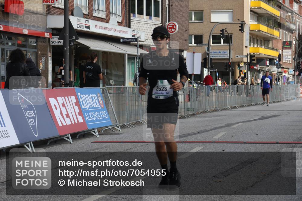 15.09.2024 - PSD Bank Halbmarathon Michael Strokosch http://msf.ph/oto/7054955 15.09.2024 12:39:12 Ziel 2523, 2954, 3367 meine-sportfotos.de