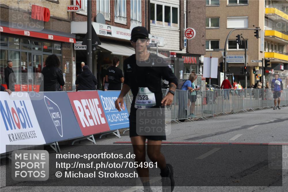 15.09.2024 - PSD Bank Halbmarathon Michael Strokosch http://msf.ph/oto/7054961 15.09.2024 12:39:13 Ziel 2523, 2954, 3367 meine-sportfotos.de
