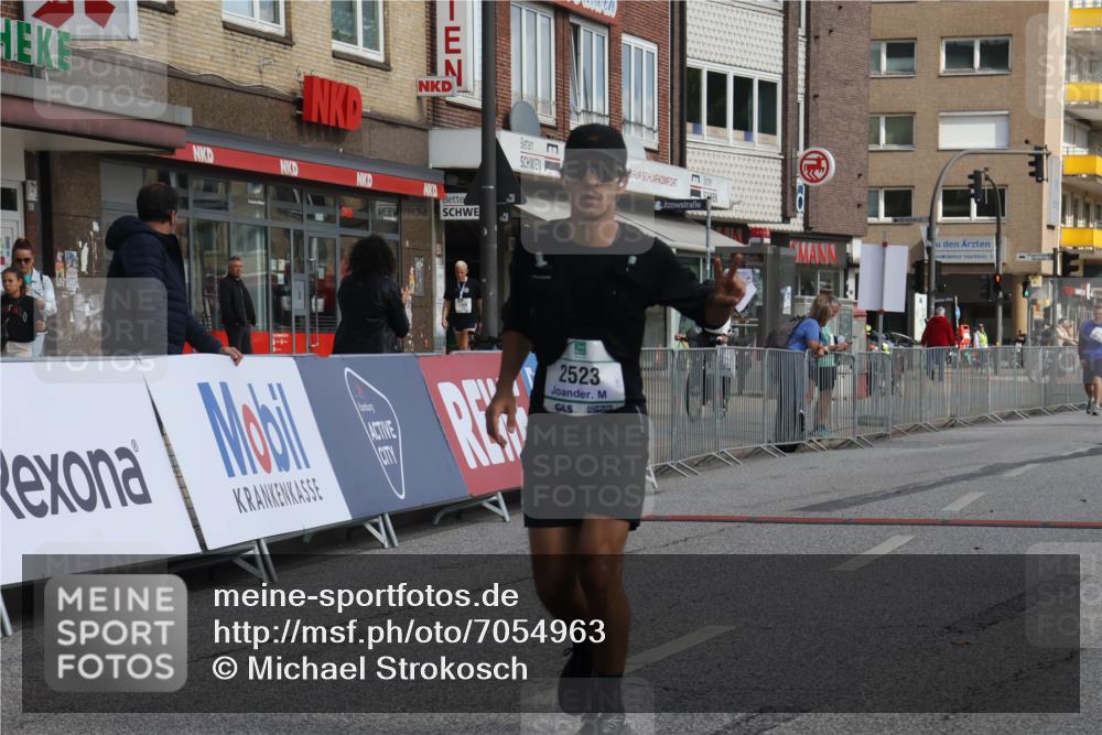 15.09.2024 - PSD Bank Halbmarathon Michael Strokosch http://msf.ph/oto/7054963 15.09.2024 12:39:13 Ziel 2523, 2954, 3367 meine-sportfotos.de