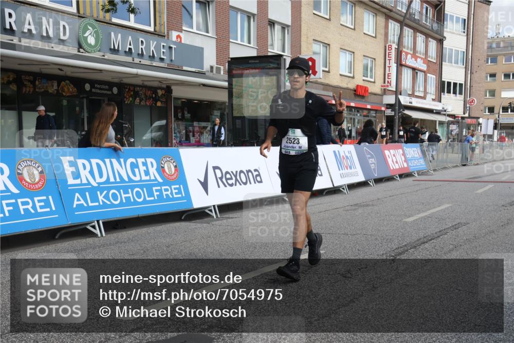 15.09.2024 - PSD Bank Halbmarathon Michael Strokosch http://msf.ph/oto/7054975 15.09.2024 12:39:14 Ziel 2523, 2954, 3367 meine-sportfotos.de