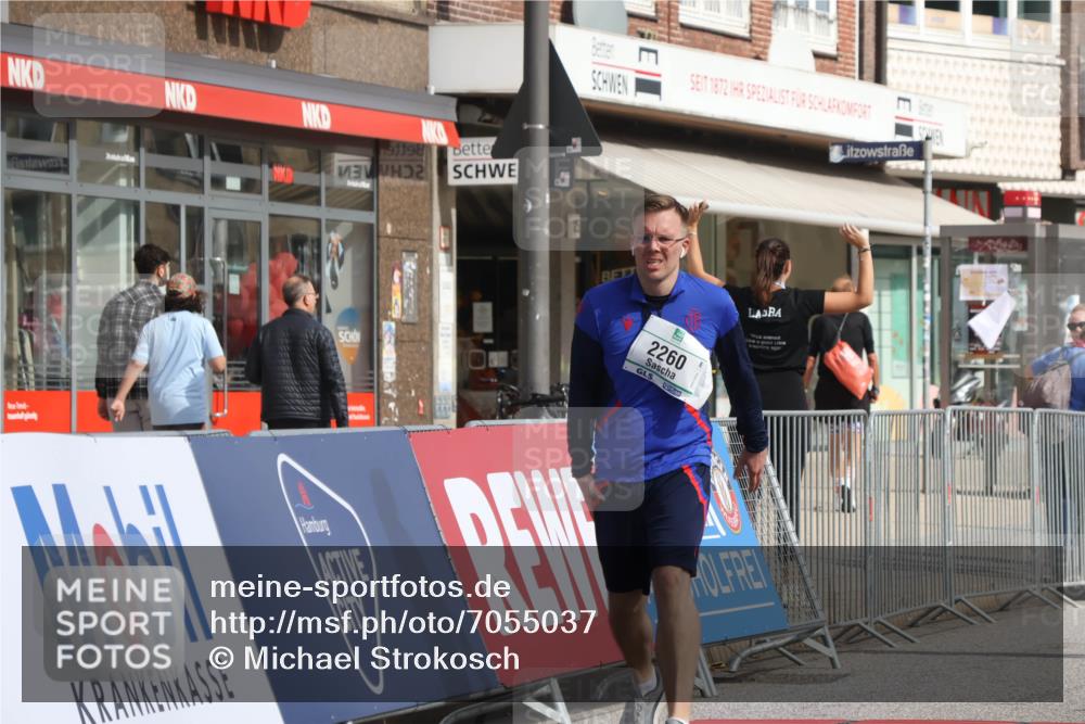 15.09.2024 - PSD Bank Halbmarathon Michael Strokosch http://msf.ph/oto/7055037 15.09.2024 12:39:33 Ziel 2094, 2137, 2260, 3297 meine-sportfotos.de