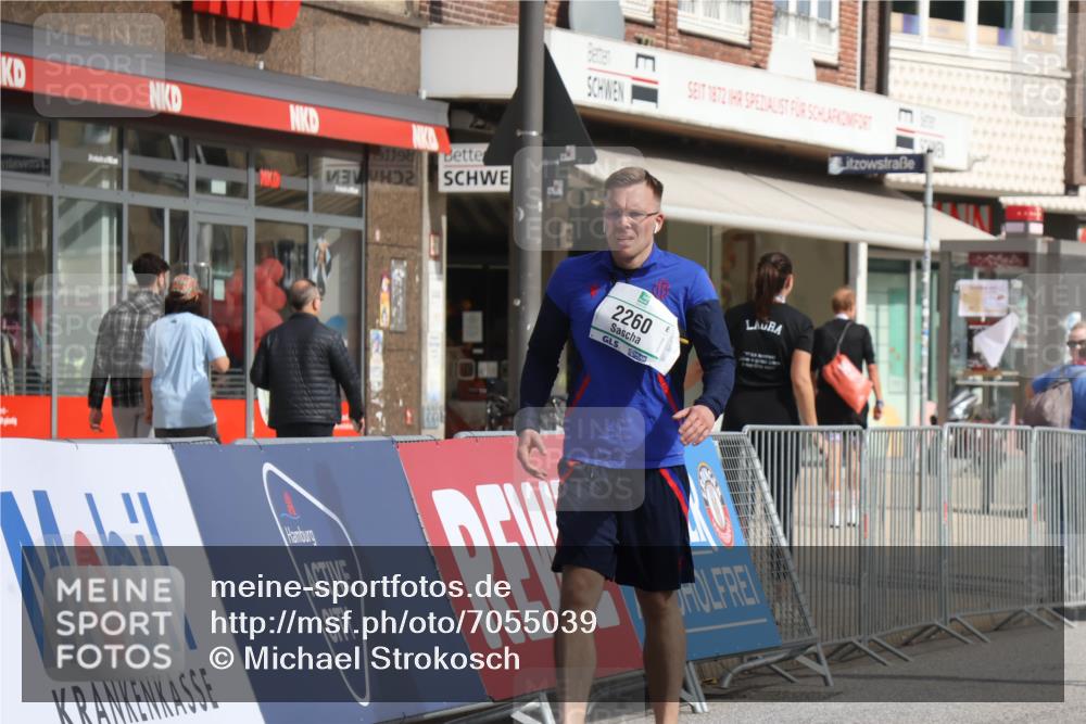 15.09.2024 - PSD Bank Halbmarathon Michael Strokosch http://msf.ph/oto/7055039 15.09.2024 12:39:33 Ziel 2094, 2137, 2260, 3297 meine-sportfotos.de