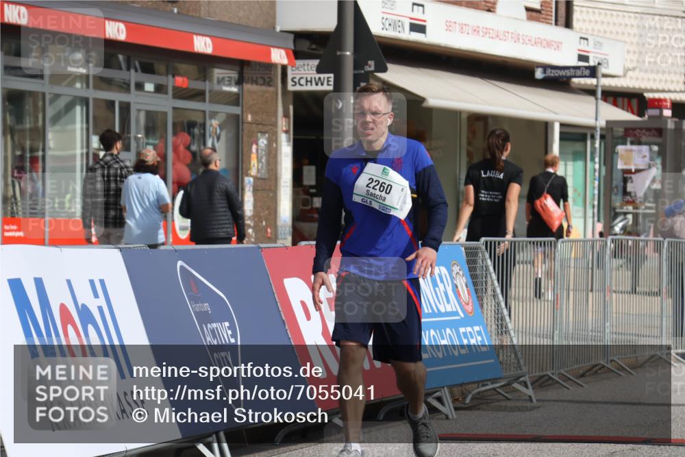 15.09.2024 - PSD Bank Halbmarathon Michael Strokosch http://msf.ph/oto/7055041 15.09.2024 12:39:34 Ziel 2094, 2137, 2260, 3297 meine-sportfotos.de