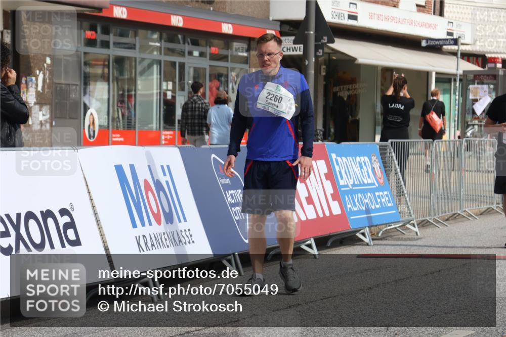 15.09.2024 - PSD Bank Halbmarathon Michael Strokosch http://msf.ph/oto/7055049 15.09.2024 12:39:35 Ziel 2094, 2137, 2260, 3297 meine-sportfotos.de