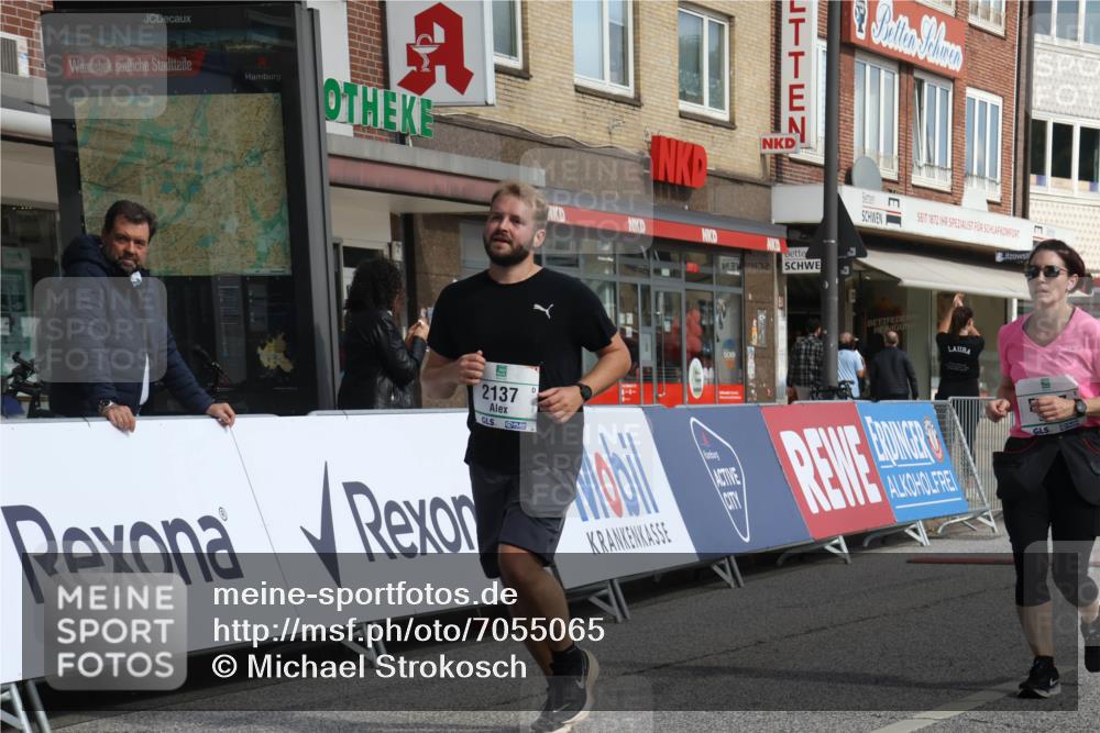 15.09.2024 - PSD Bank Halbmarathon Michael Strokosch http://msf.ph/oto/7055065 15.09.2024 12:39:39 Ziel 2125, 2137, 2260, 3297, 3345 meine-sportfotos.de