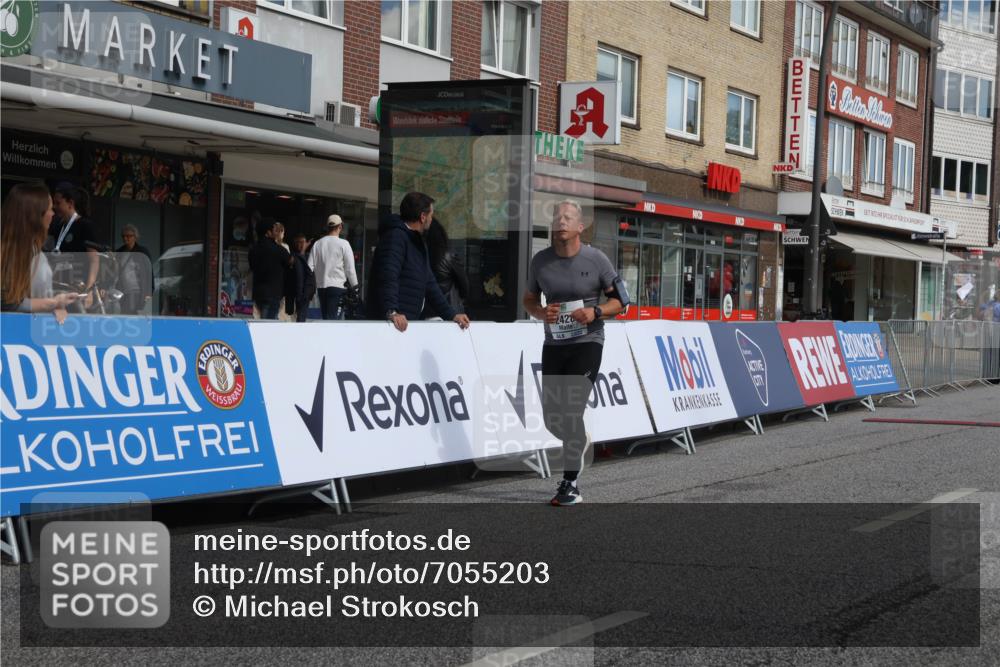 15.09.2024 - PSD Bank Halbmarathon Michael Strokosch http://msf.ph/oto/7055203 15.09.2024 12:40:06 Ziel 1668, 2301, 2395, 2428, 3499, 3503 meine-sportfotos.de
