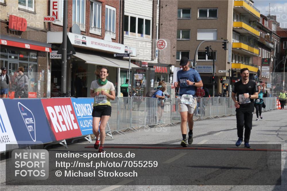 15.09.2024 - PSD Bank Halbmarathon Michael Strokosch http://msf.ph/oto/7055259 15.09.2024 12:40:49 Ziel 1845, 1910, 3444 meine-sportfotos.de