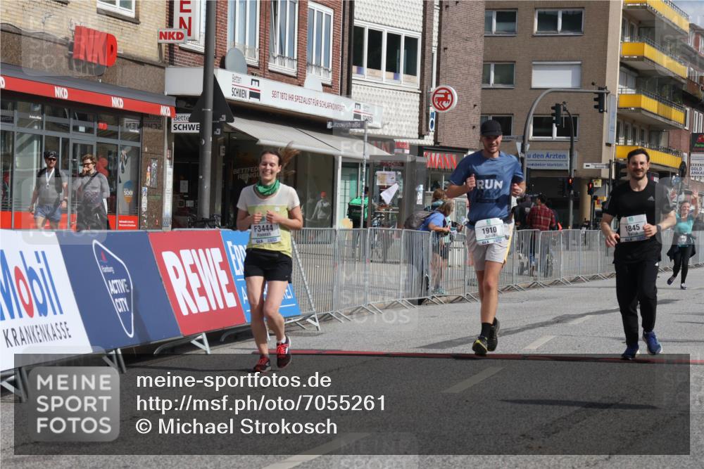 15.09.2024 - PSD Bank Halbmarathon Michael Strokosch http://msf.ph/oto/7055261 15.09.2024 12:40:50 Ziel 1845, 1910, 3444 meine-sportfotos.de